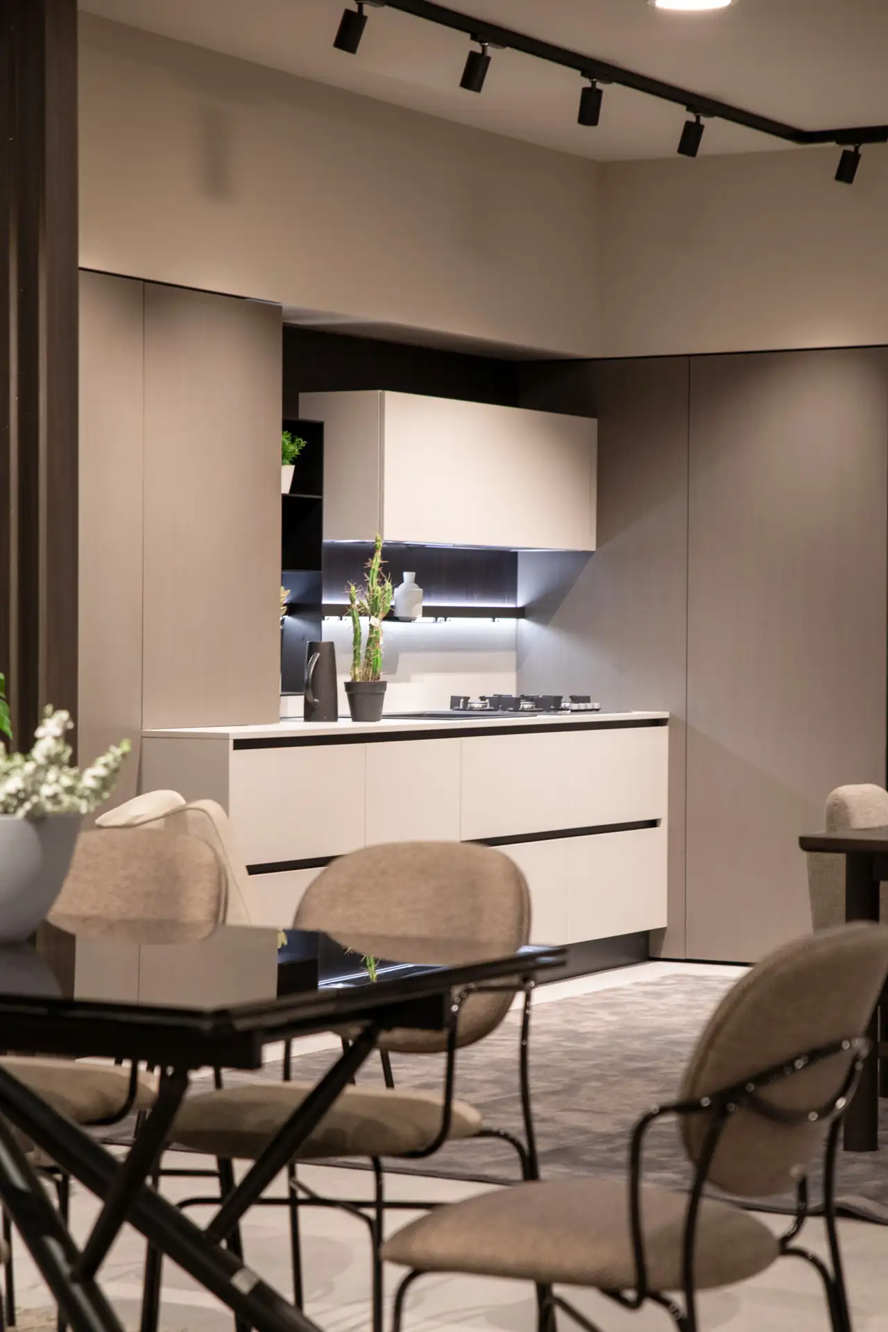 Showroom mobili Folini Arredamenti 12